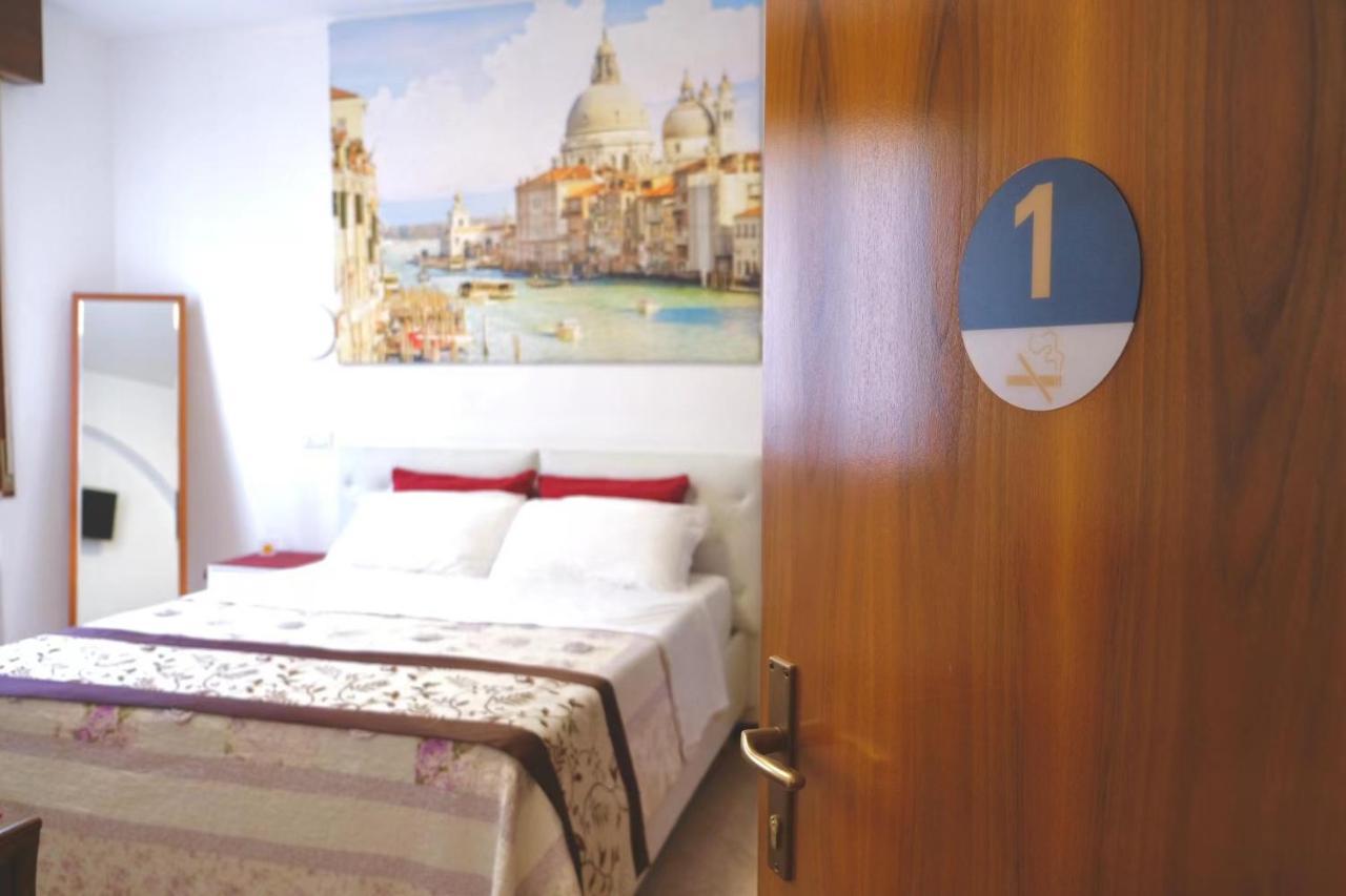 Sognareavenezia 14 Apartment Mestre Ruang foto