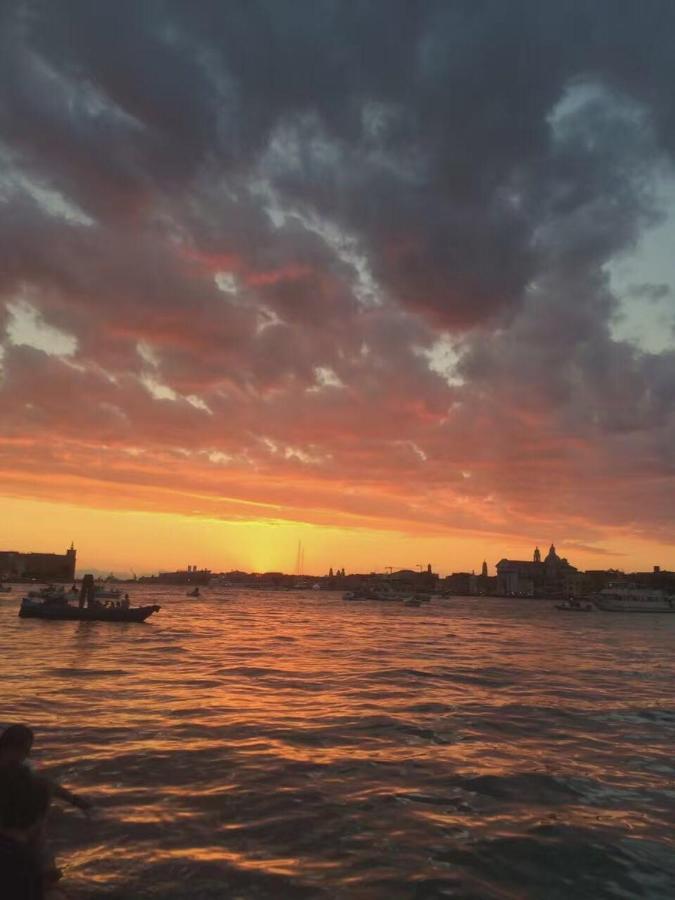 Sognareavenezia 14 Apartment Mestre Bagian luar foto